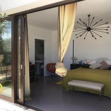 Boomerang Villa *